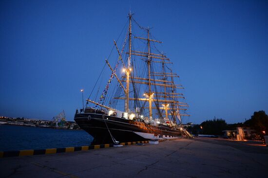 Barque "Kruzenshtern" arrives in Sevastopol