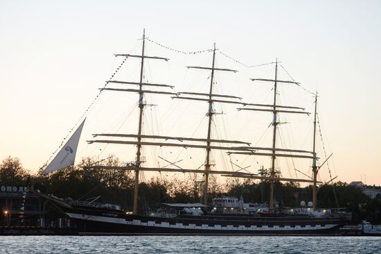 Barque "Kruzenshtern" arrives in Sevastopol