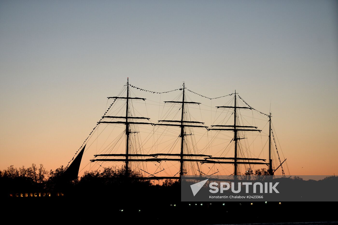 Barque "Kruzenshtern" arrives in Sevastopol