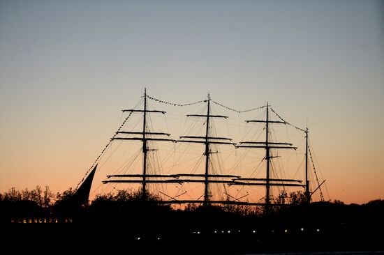 Barque "Kruzenshtern" arrives in Sevastopol