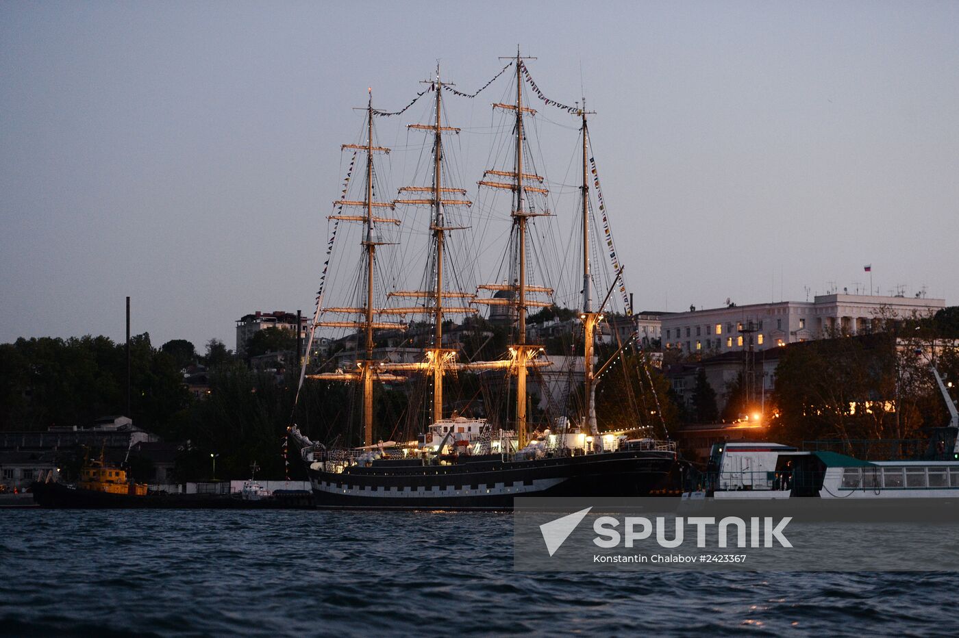 Barque "Kruzenshtern" arrives in Sevastopol