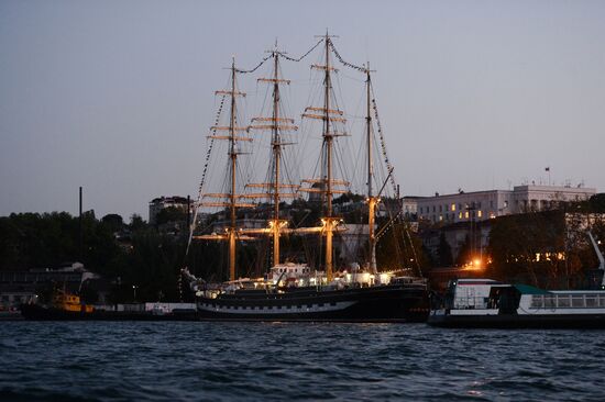 Barque "Kruzenshtern" arrives in Sevastopol