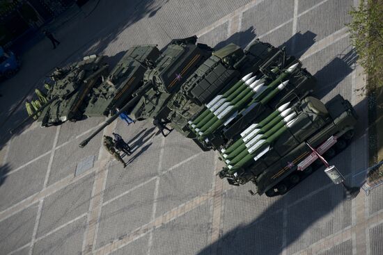 Full dress rehearsal of V-Day Parade