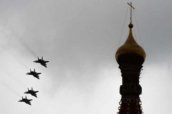 Full dress rehearsal of V-Day Parade