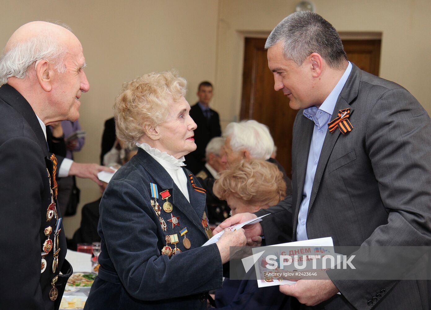 Sergei Aksyonov congratulates war veterans on V-Day