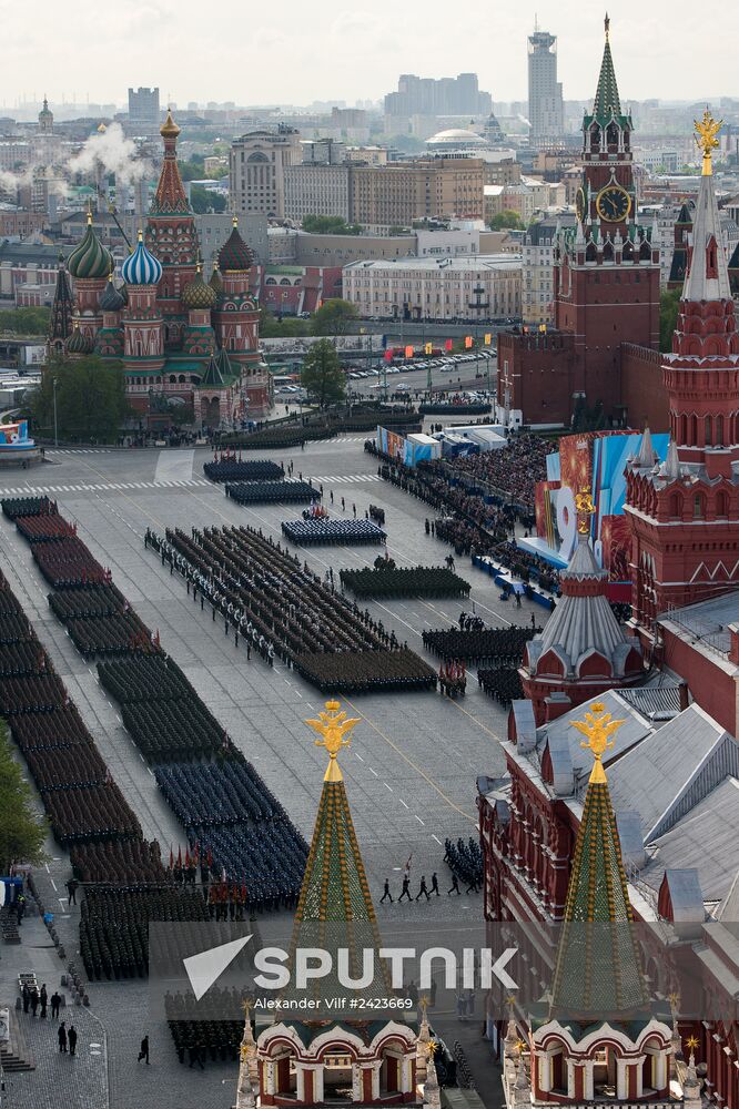 Full dress rehearsal of V-Day Parade