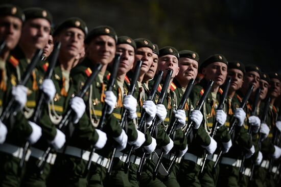 Full dress rehearsal of V-Day Parade