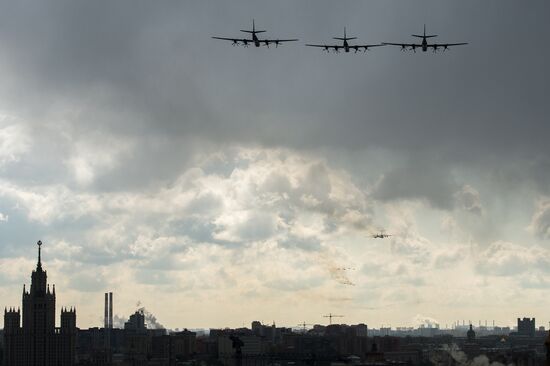Full dress rehearsal of V-Day Parade