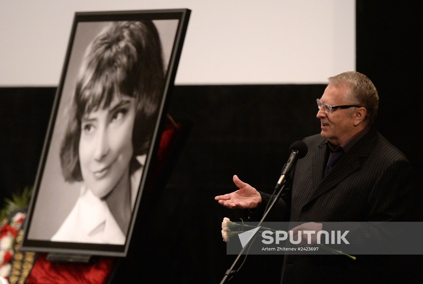 People pay their last respects to actress Tatyana Samoliova