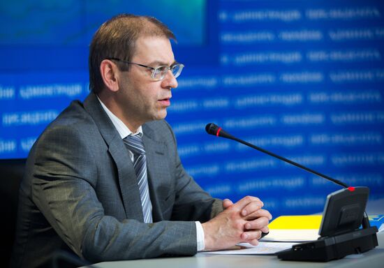 Acting Head of the Ukrainian Presidential Administration Sergei Pashinsky holds a briefing