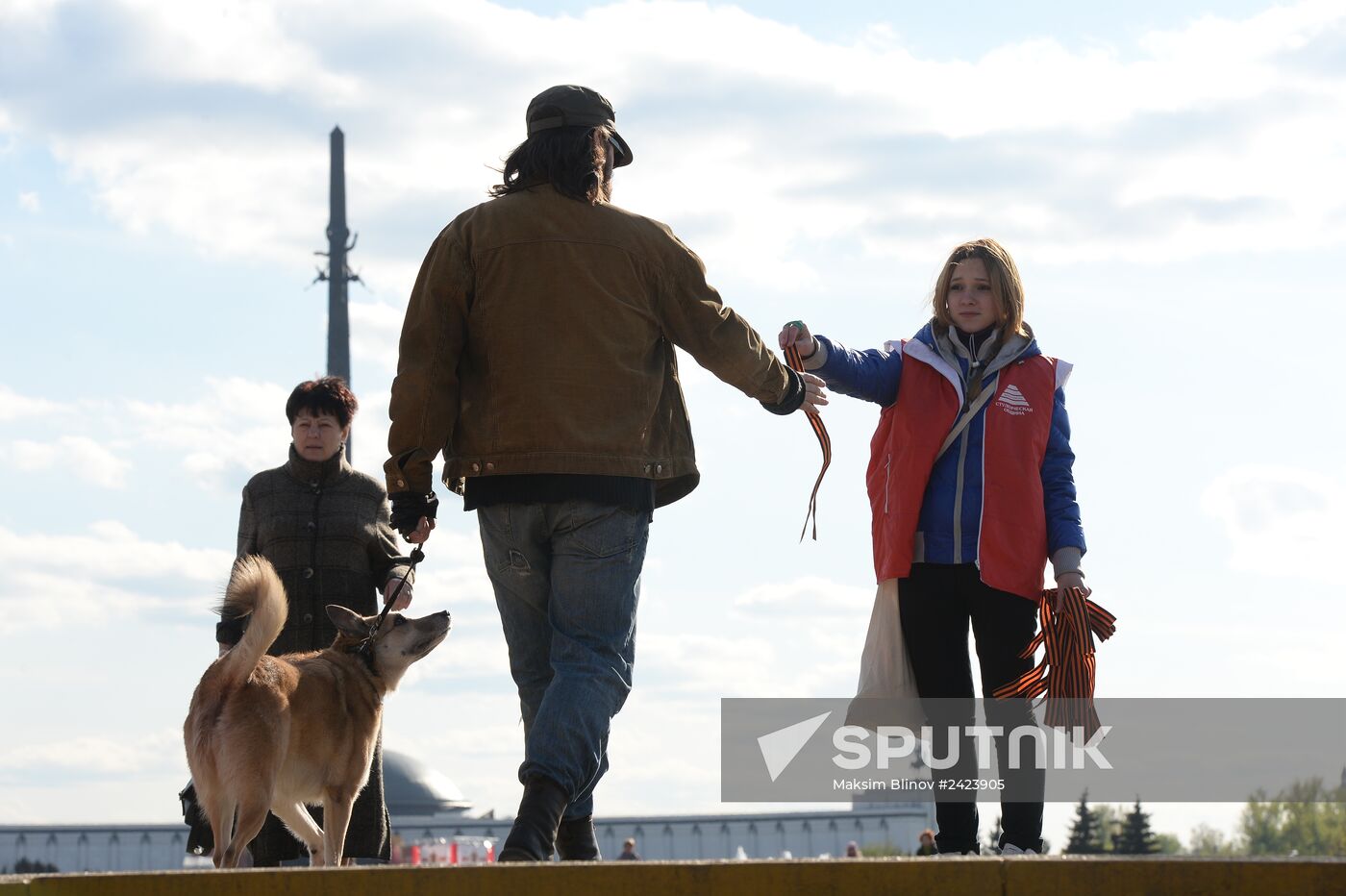 Distribution of Saint George Ribbons in Moscow