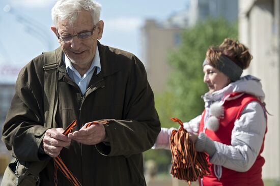 Distribution of Saint George Ribbons in Moscow
