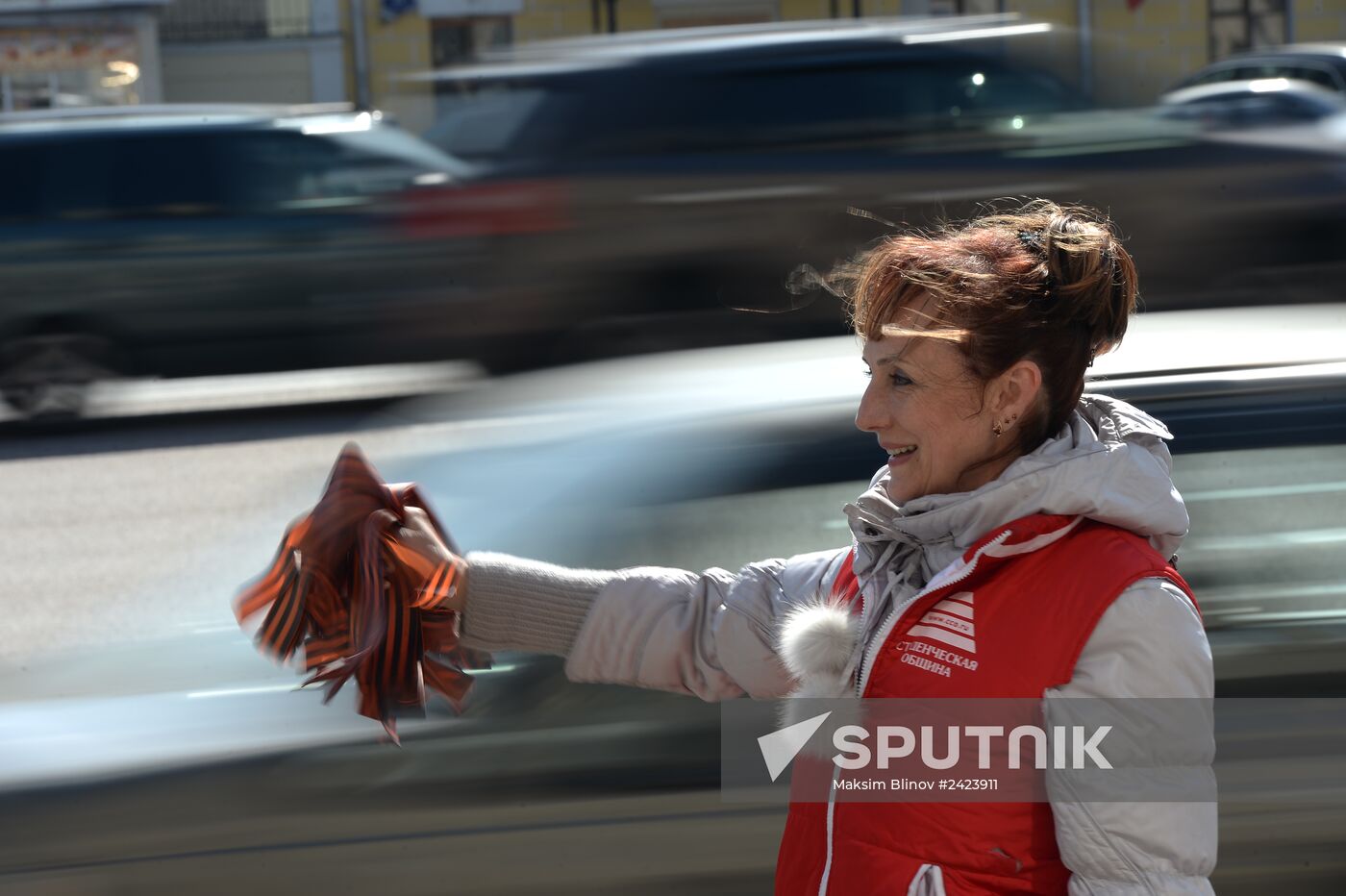 Distribution of Saint George Ribbons in Moscow