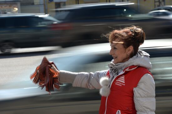 Distribution of Saint George Ribbons in Moscow