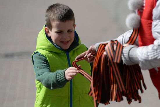 Distribution of Saint George Ribbons in Moscow