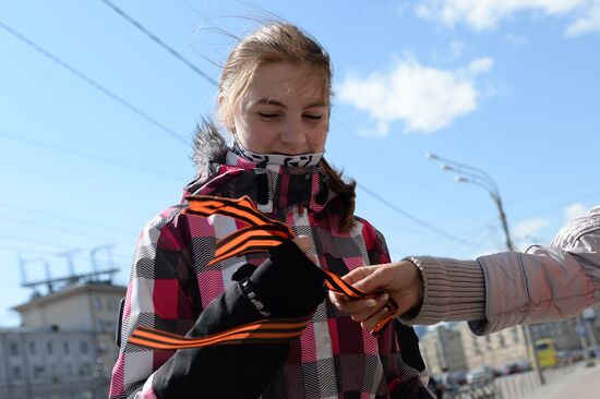 Distribution of Saint George Ribbons in Moscow