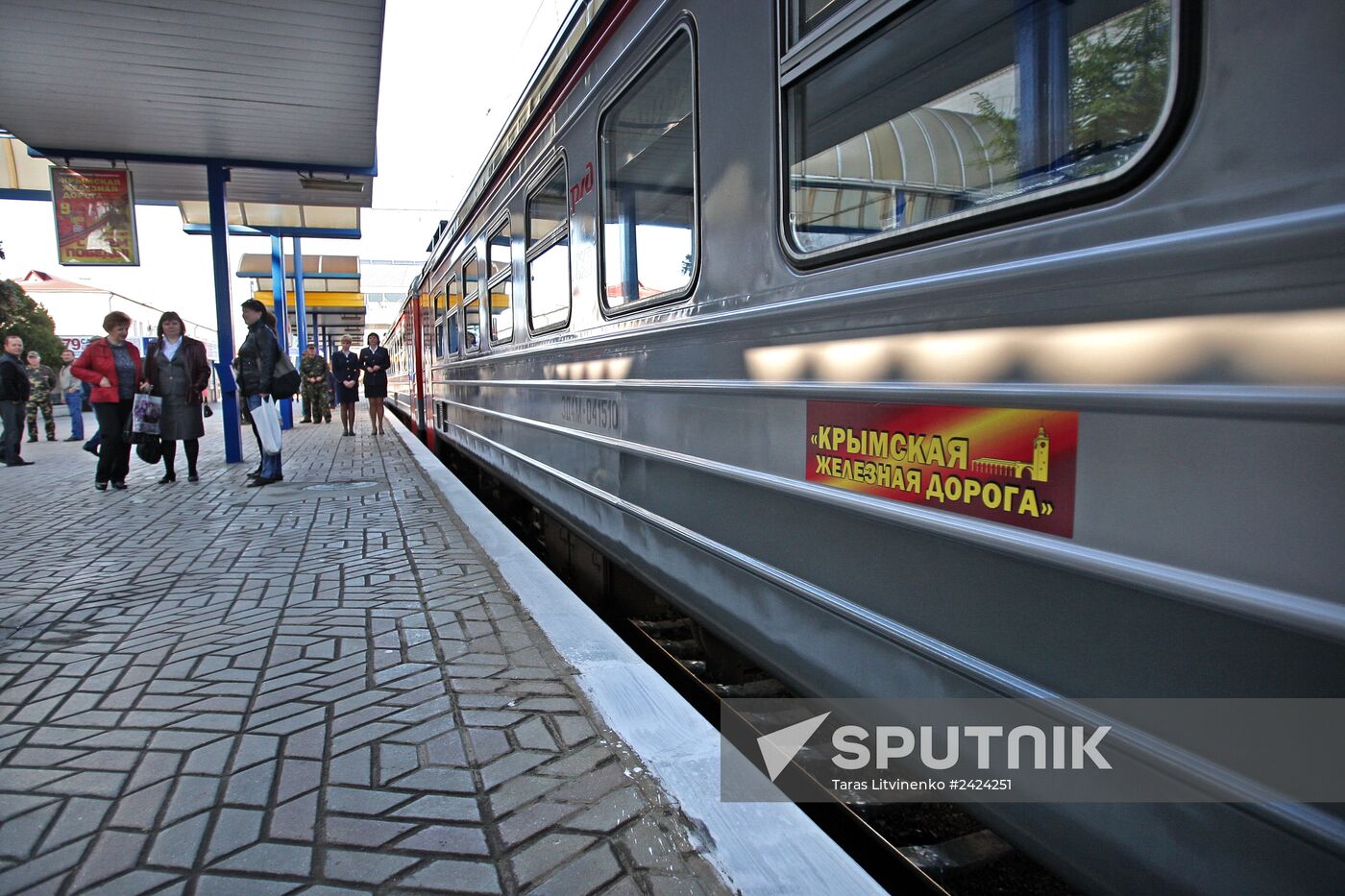 New electric train handed over to Crimea by Russian railroaders