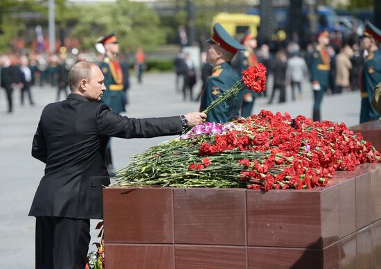 Wreath and flowers laid at Tomb of Unknown Soldier near Kremlin wall