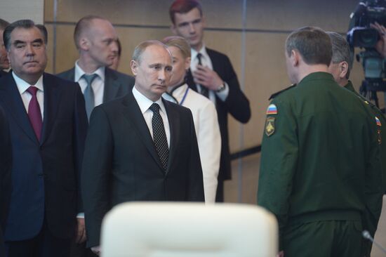 Vladimir Putin holds informal meeting with CIS leaders