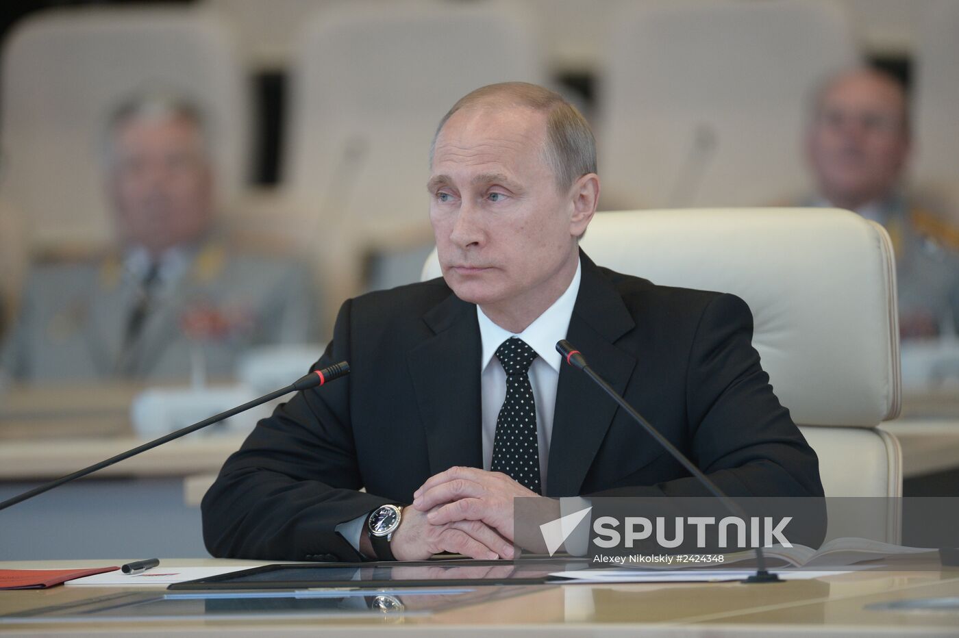 Vladimir Putin holds informal meeting with CIS leaders