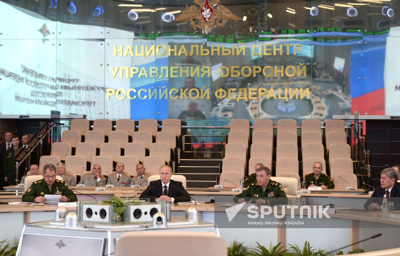Vladimir Putin holds informal meeting with CIS leaders