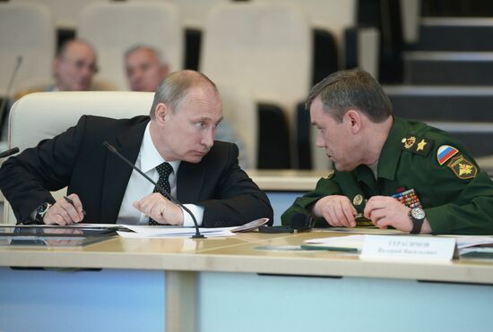 Vladimir Putin holds informal meeting with CIS leaders