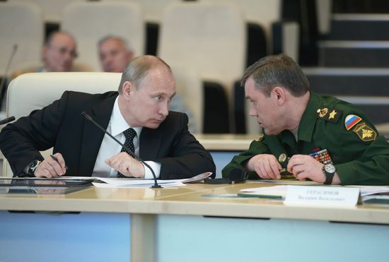 Vladimir Putin holds informal meeting with CIS leaders