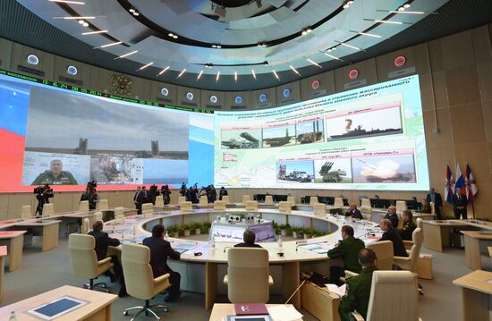 Vladimir Putin holds informal meeting with CIS leaders