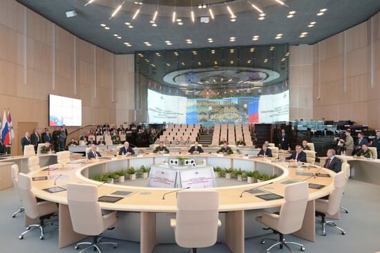 Vladimir Putin holds informal meeting with CIS leaders