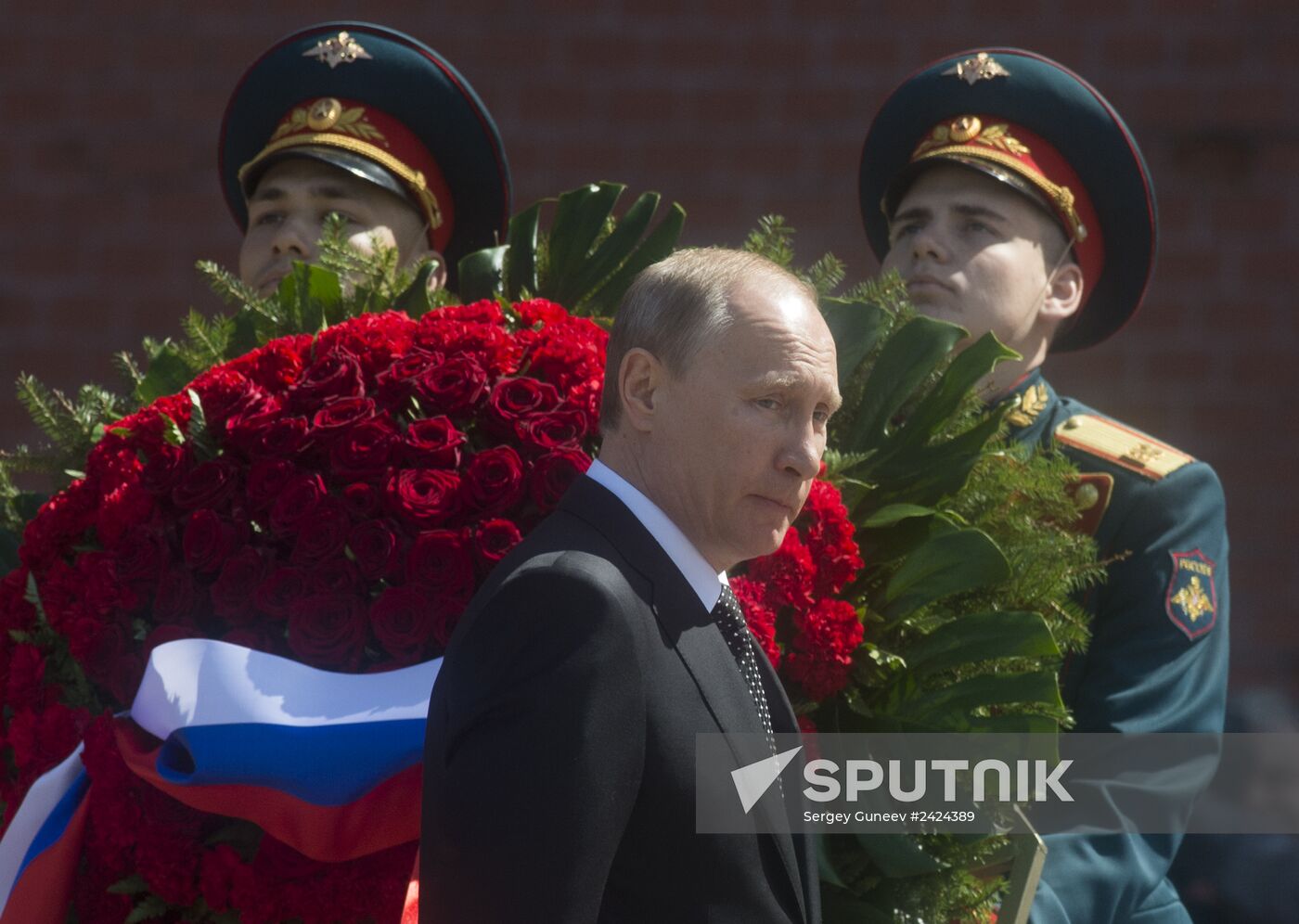 Laying a wreath and flowers at the Tomb of the Unknown Soldier at Kremlin Wall