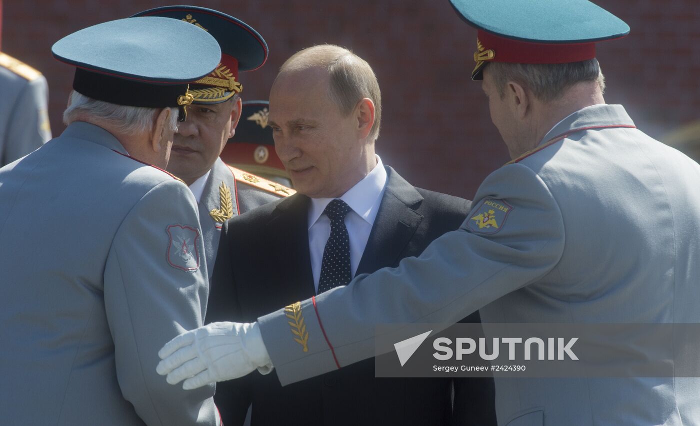 Laying a wreath and flowers at the Tomb of the Unknown Soldier at Kremlin Wall