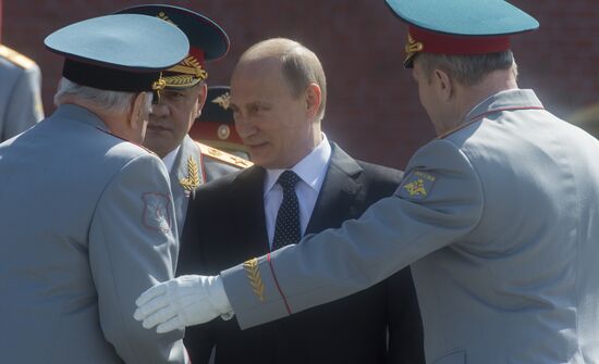 Laying a wreath and flowers at the Tomb of the Unknown Soldier at Kremlin Wall