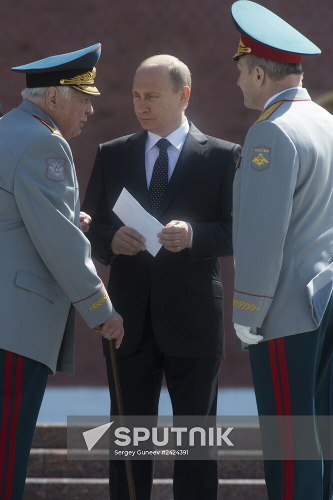 Laying a wreath and flowers at the Tomb of the Unknown Soldier at Kremlin Wall