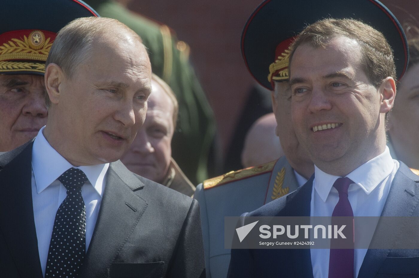 Laying a wreath and flowers at the Tomb of the Unknown Soldier at Kremlin Wall