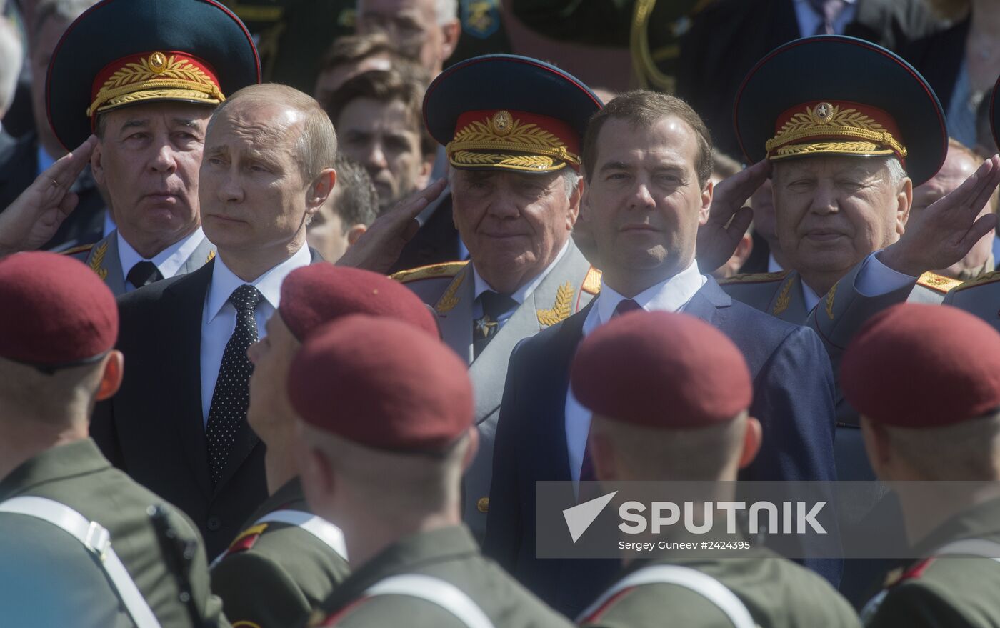 Laying a wreath and flowers at the Tomb of the Unknown Soldier at Kremlin Wall