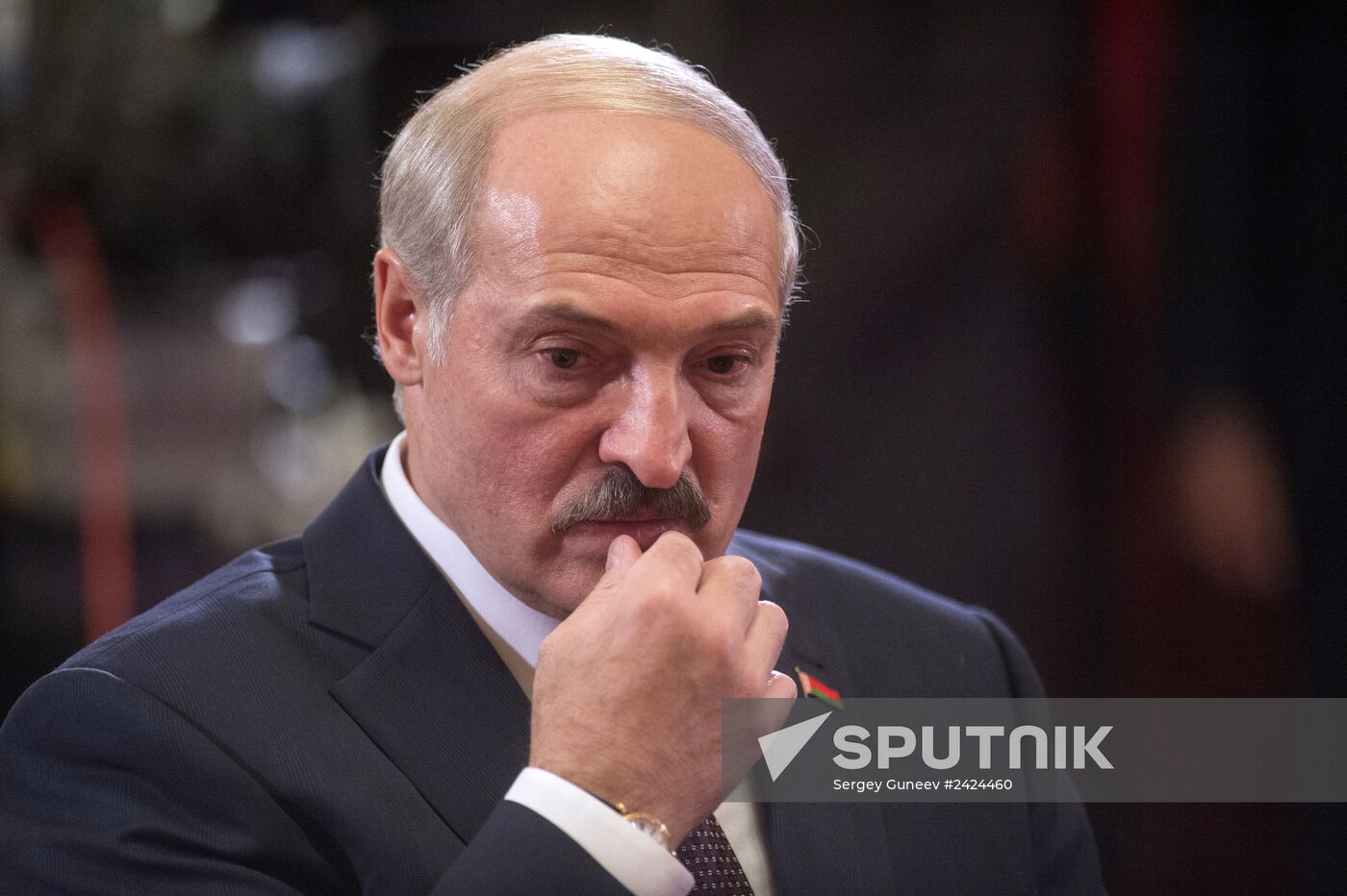 Vladimir Putin holds informal meeting with CIS leaders