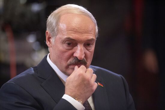 Vladimir Putin holds informal meeting with CIS leaders