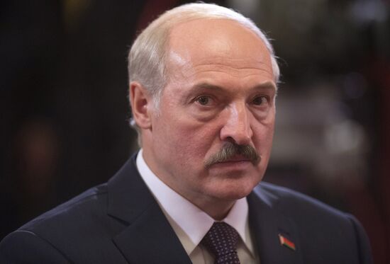 Vladimir Putin holds informal meeting with CIS leaders