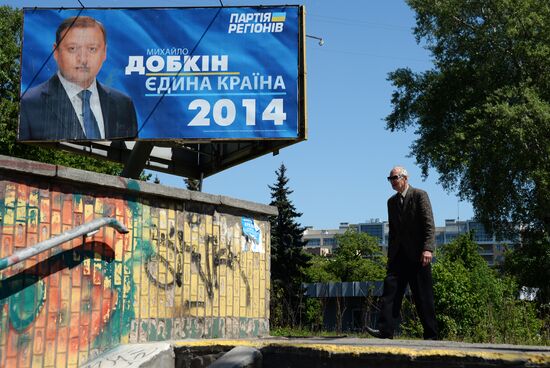 Election campaigning in Kiev