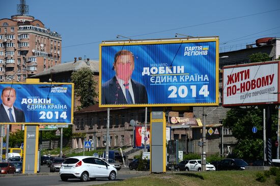 Election campaigning in Kiev