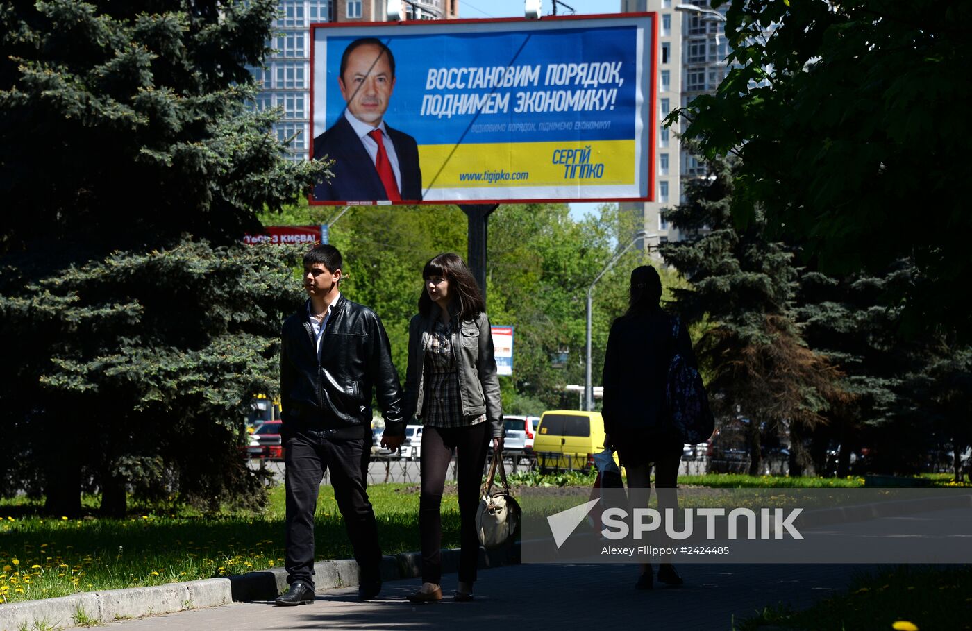 Election campaigning in Kiev