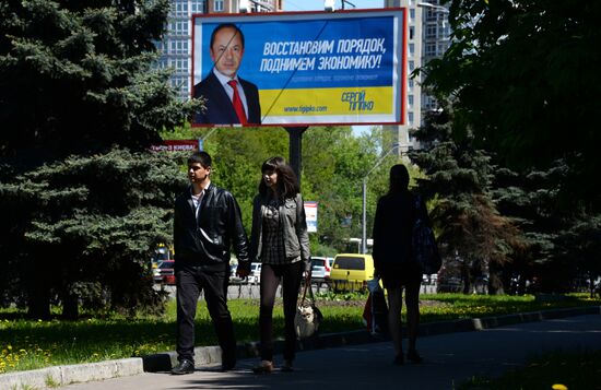 Election campaigning in Kiev
