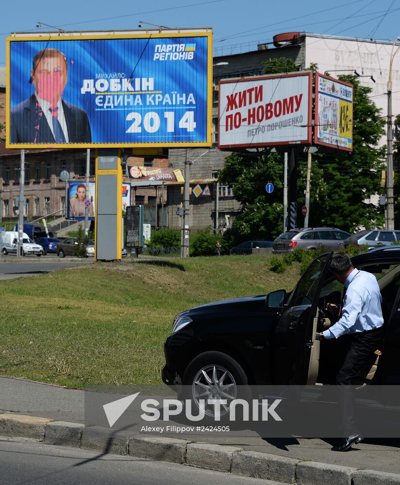Election campaigning in Kiev
