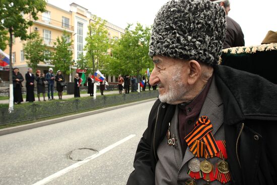 March to celebrate Victory Day in Grozny