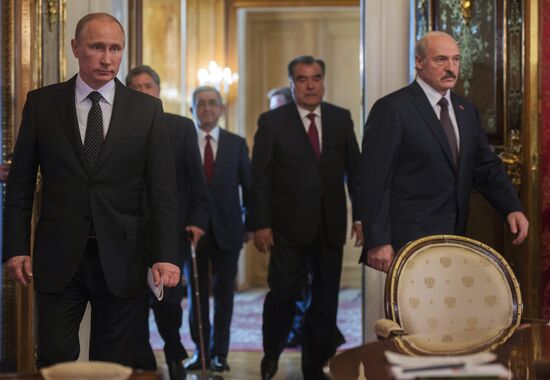 Vladimir Putin's informal meeting with CIS leaders