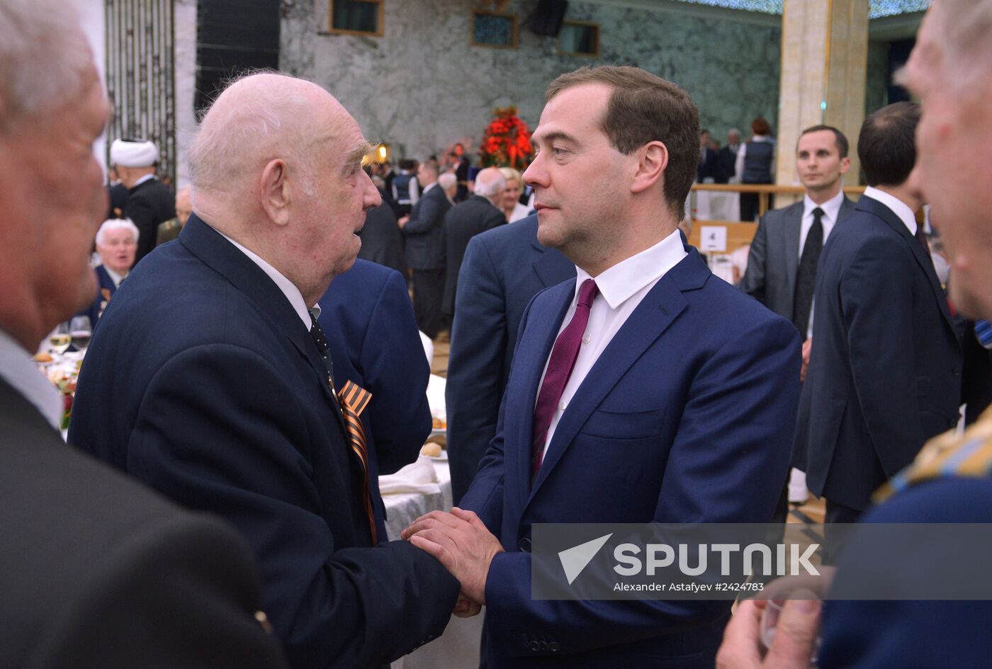 Dmitry Medvedev attends V-Day reception