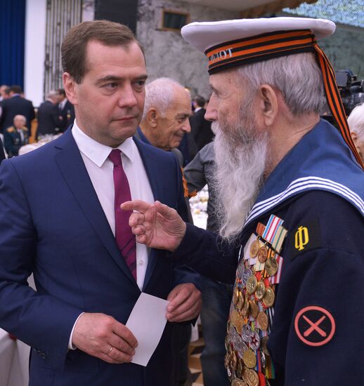 Dmitry Medvedev attends V-Day reception