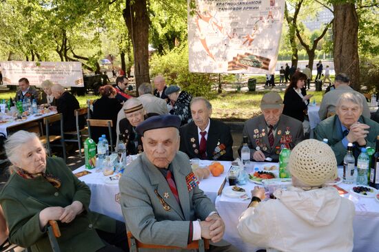 War veterans meet on Victory Day in Gorky Park