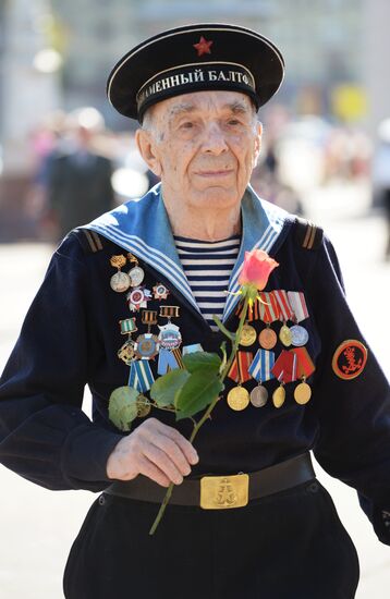 War veterans meet on Victory Day in Gorky Park