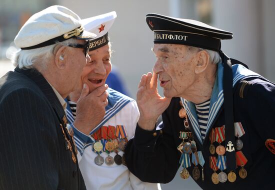 War veterans meet on Victory Day in Gorky Park